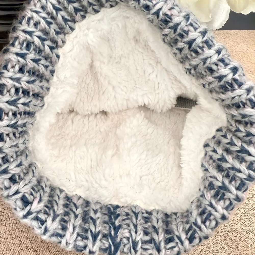 NWT The North Face Kids Youth/Junior Fleece Lined Knit Pom Beanie
